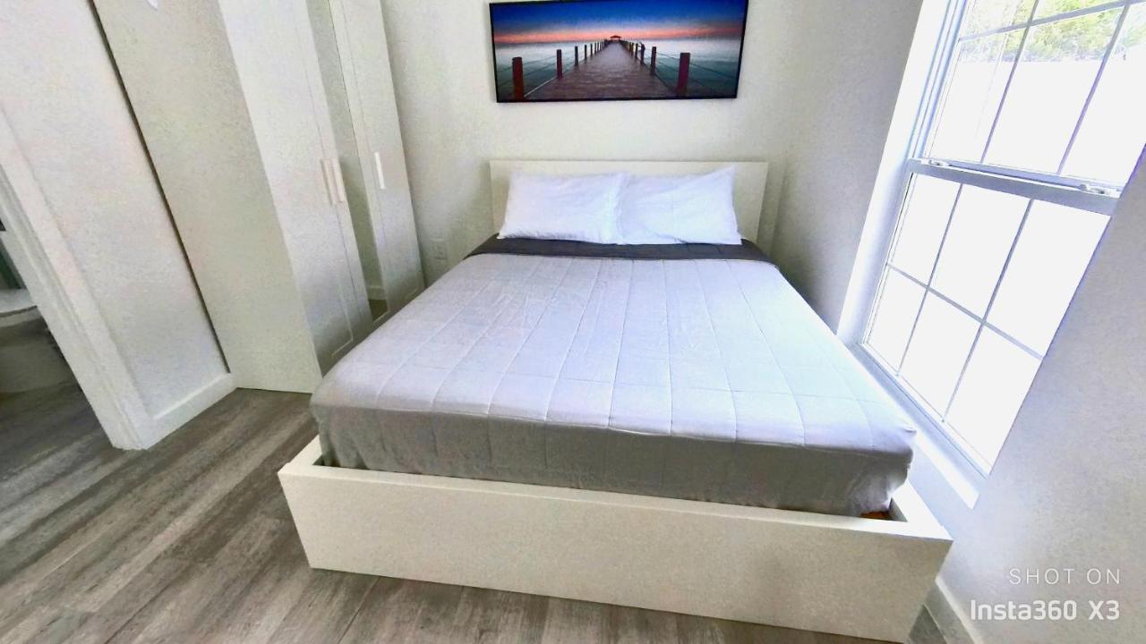 All Modern Studio With Private Entry & Parking. Brandon Extérieur photo