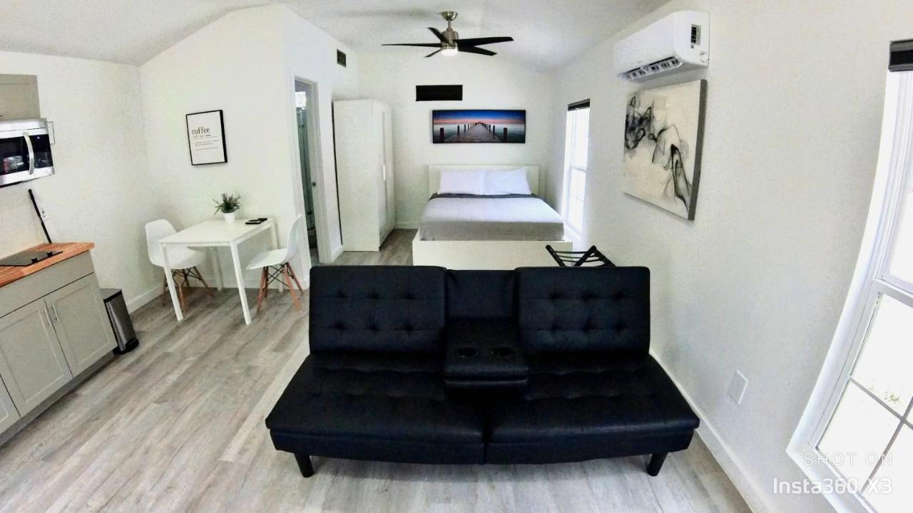 All Modern Studio With Private Entry & Parking. Brandon Extérieur photo
