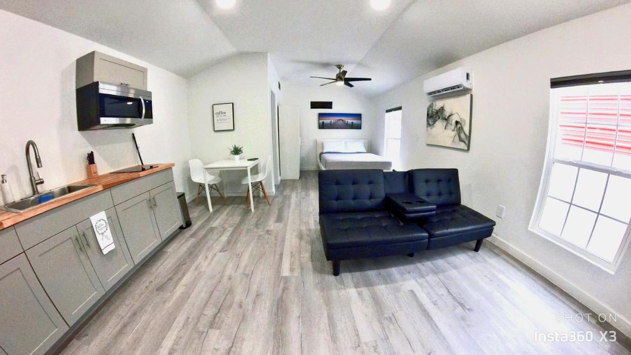 All Modern Studio With Private Entry & Parking. Brandon Extérieur photo