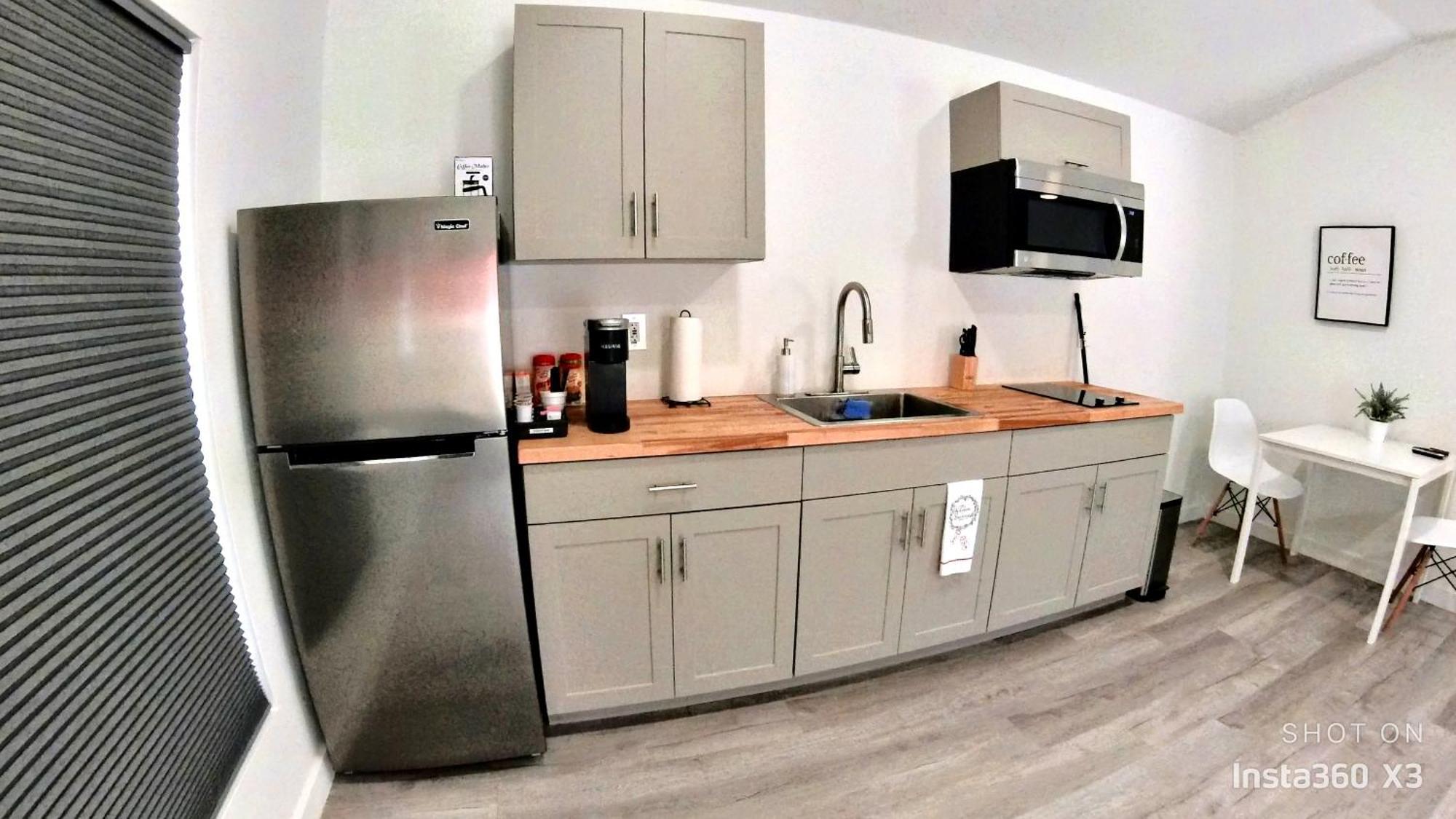 All Modern Studio With Private Entry & Parking. Brandon Extérieur photo
