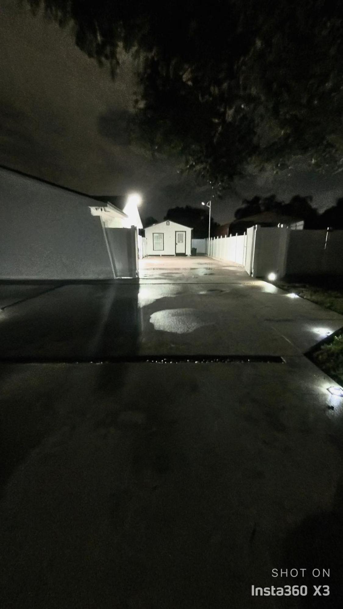 All Modern Studio With Private Entry & Parking. Brandon Extérieur photo