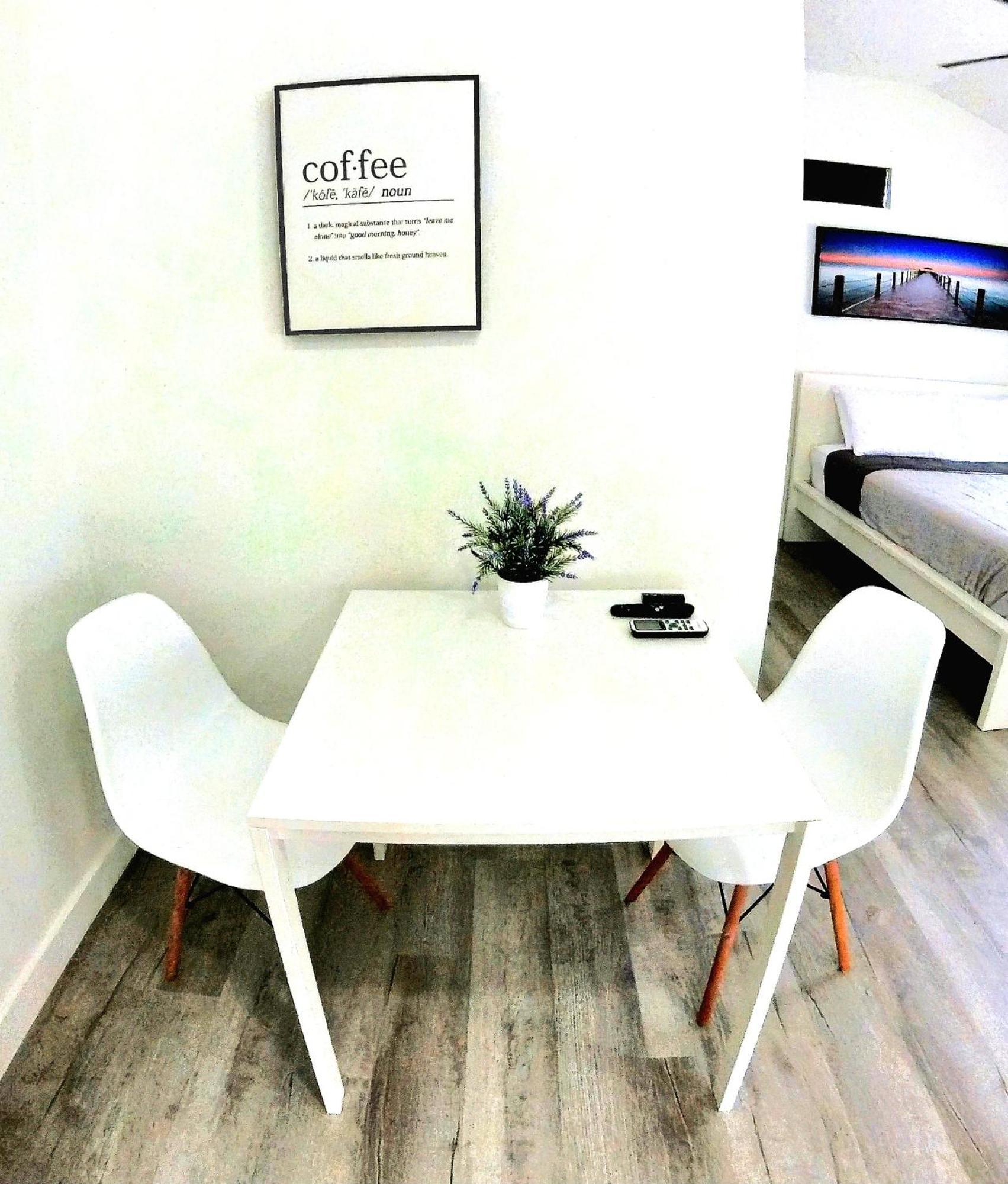 All Modern Studio With Private Entry & Parking. Brandon Extérieur photo